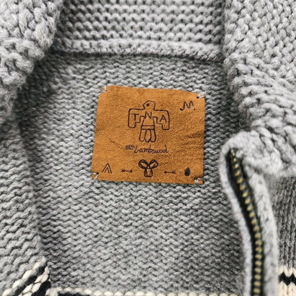 TNA By Artzia 100% Lambswool Cowichan Knit Sweater Hoodie Grey Cream Native - Picture 2 of 9